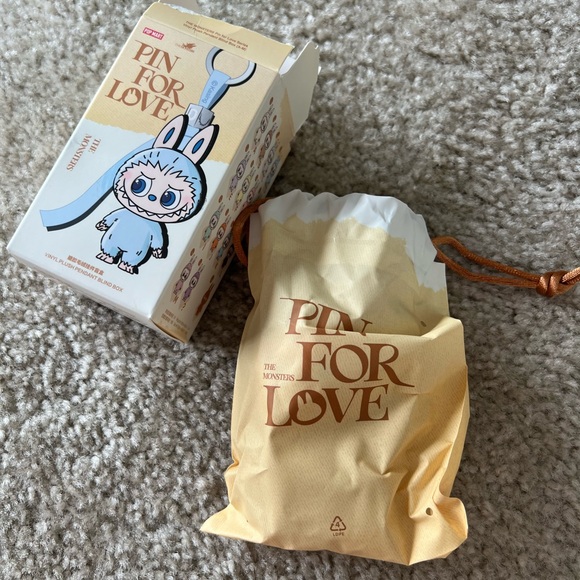 Pin for love mini labubu letter ? from Popmart - Picture 5 of 7